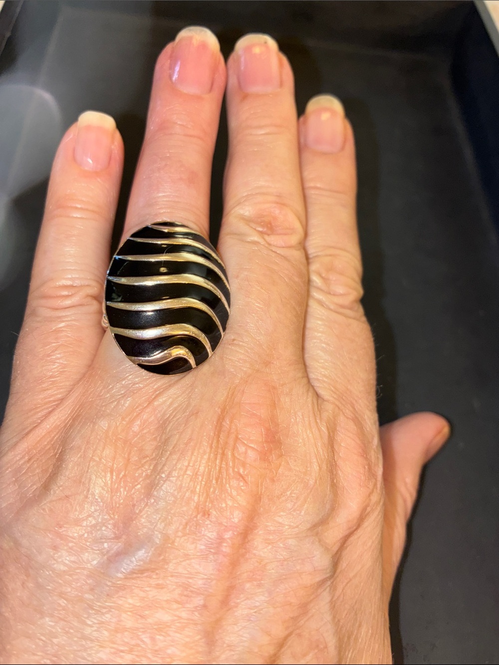 Elegant Black and Gold Swirl Statement Stretch Ring